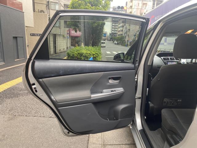 プリウスアルファ Ｓ　純正ナビ　地デジＴＶ　Ｂｌｕｅｔｏｏｔｈ　バックカメラ　スマートキー　プッシュスタート　ＡＵＴＯエアコン　ＡＵＴＯライト　ＨＩＤヘッドライト　ステアリングスイッチ　ＥＴＣ　電動格納ミラー（11枚目）