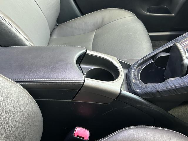 プリウス Gツーリングセレクションレザーパッケージ 下取り車 フルセグナビBluetoothバックカメラ 黒革シート シートヒーター セラミックコーティング 内装クリーニング ETC サブウーファー 24カ月点検整備 コーナーセンサー スマートキー(40枚目)