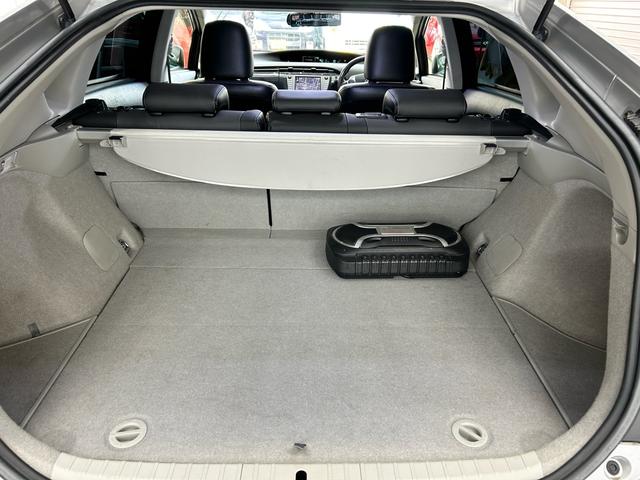 プリウス Gツーリングセレクションレザーパッケージ 下取り車 フルセグナビBluetoothバックカメラ 黒革シート シートヒーター セラミックコーティング 内装クリーニング ETC サブウーファー 24カ月点検整備 コーナーセンサー スマートキー(64枚目)