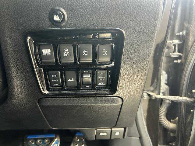 エルグランド ライダー　ブラックライン　黒本革シート　インパルエアロインパルマフラー　Ｗサンルーフ　黒革シート　オーテック　ニスモ１８インチアルミ　ダクトボンネット　フルセグナビＢｌｕｅｔｏｏｔｈバックカメラ　２４カ月点検整備セラミックコーティング施工（3枚目）