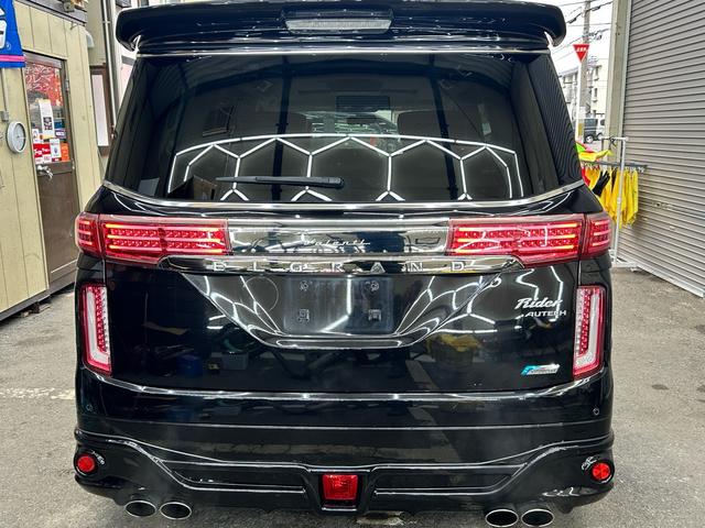 エルグランド ライダー　ブラックライン　黒本革シート　インパルエアロインパルマフラー　Ｗサンルーフ　黒革シート　オーテック　ニスモ１８インチアルミ　ダクトボンネット　フルセグナビＢｌｕｅｔｏｏｔｈバックカメラ　２４カ月点検整備セラミックコーティング施工（17枚目）