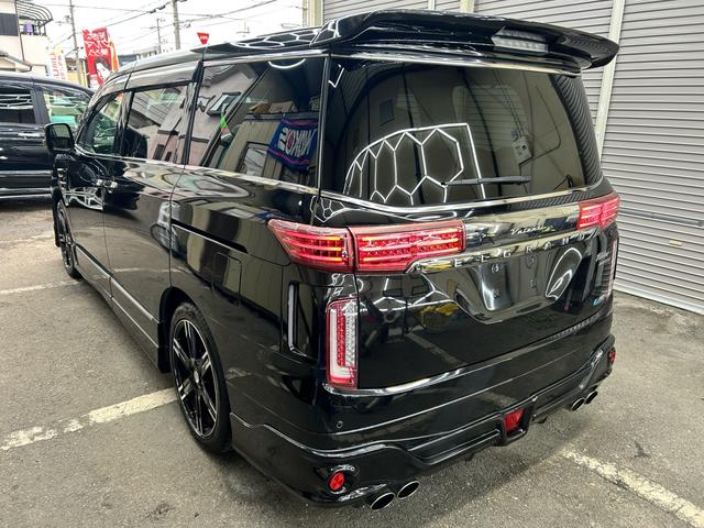 エルグランド ライダー　ブラックライン　黒本革シート　インパルエアロインパルマフラー　Ｗサンルーフ　黒革シート　オーテック　ニスモ１８インチアルミ　ダクトボンネット　フルセグナビＢｌｕｅｔｏｏｔｈバックカメラ　２４カ月点検整備セラミックコーティング施工（18枚目）