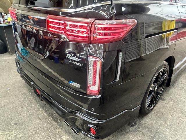 エルグランド ライダー　ブラックライン　黒本革シート　インパルエアロインパルマフラー　Ｗサンルーフ　黒革シート　オーテック　ニスモ１８インチアルミ　ダクトボンネット　フルセグナビＢｌｕｅｔｏｏｔｈバックカメラ　２４カ月点検整備セラミックコーティング施工（21枚目）