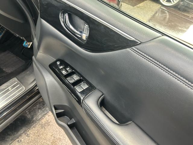 エルグランド ライダー　ブラックライン　黒本革シート　インパルエアロインパルマフラー　Ｗサンルーフ　黒革シート　オーテック　ニスモ１８インチアルミ　ダクトボンネット　フルセグナビＢｌｕｅｔｏｏｔｈバックカメラ　２４カ月点検整備セラミックコーティング施工（35枚目）