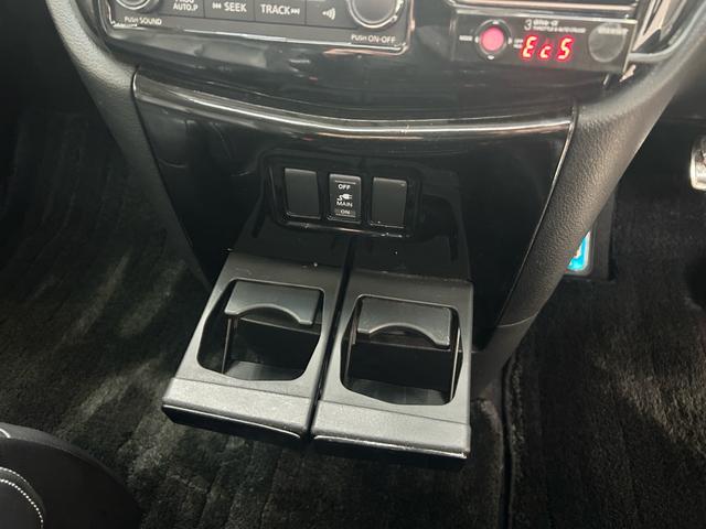 エルグランド ライダー　ブラックライン　黒本革シート　インパルエアロインパルマフラー　Ｗサンルーフ　黒革シート　オーテック　ニスモ１８インチアルミ　ダクトボンネット　フルセグナビＢｌｕｅｔｏｏｔｈバックカメラ　２４カ月点検整備セラミックコーティング施工（41枚目）