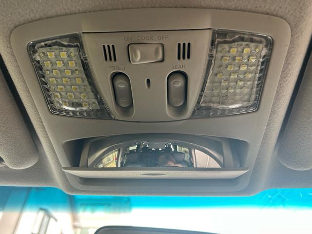 エルグランド ライダー　ブラックライン　黒本革シート　インパルエアロインパルマフラー　Ｗサンルーフ　黒革シート　オーテック　ニスモ１８インチアルミ　ダクトボンネット　フルセグナビＢｌｕｅｔｏｏｔｈバックカメラ　２４カ月点検整備セラミックコーティング施工（48枚目）