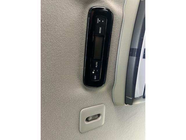 エルグランド ライダー　ブラックライン　黒本革シート　インパルエアロインパルマフラー　Ｗサンルーフ　黒革シート　オーテック　ニスモ１８インチアルミ　ダクトボンネット　フルセグナビＢｌｕｅｔｏｏｔｈバックカメラ　２４カ月点検整備セラミックコーティング施工（50枚目）