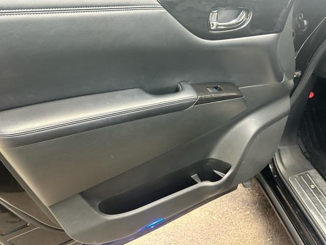 エルグランド ライダー　ブラックライン　黒本革シート　インパルエアロインパルマフラー　Ｗサンルーフ　黒革シート　オーテック　ニスモ１８インチアルミ　ダクトボンネット　フルセグナビＢｌｕｅｔｏｏｔｈバックカメラ　２４カ月点検整備セラミックコーティング施工（54枚目）