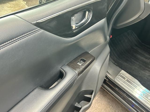 エルグランド ライダー　ブラックライン　黒本革シート　インパルエアロインパルマフラー　Ｗサンルーフ　黒革シート　オーテック　ニスモ１８インチアルミ　ダクトボンネット　フルセグナビＢｌｕｅｔｏｏｔｈバックカメラ　２４カ月点検整備セラミックコーティング施工（55枚目）