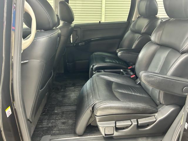 エルグランド ライダー　ブラックライン　黒本革シート　インパルエアロインパルマフラー　Ｗサンルーフ　黒革シート　オーテック　ニスモ１８インチアルミ　ダクトボンネット　フルセグナビＢｌｕｅｔｏｏｔｈバックカメラ　２４カ月点検整備セラミックコーティング施工（62枚目）