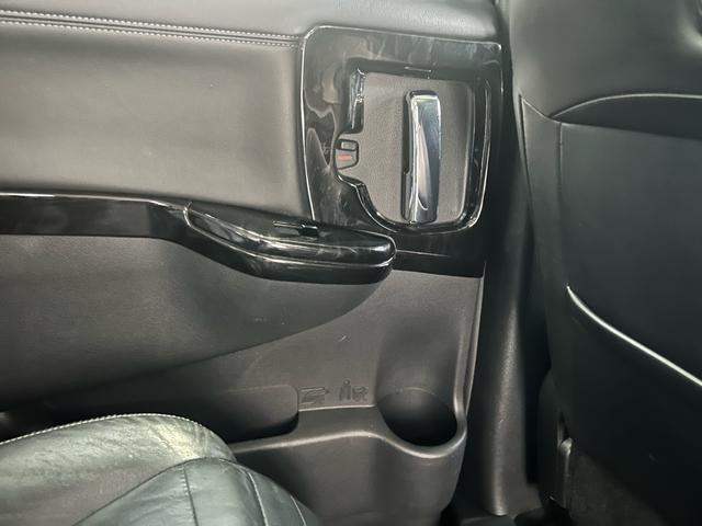 エルグランド ライダー　ブラックライン　黒本革シート　インパルエアロインパルマフラー　Ｗサンルーフ　黒革シート　オーテック　ニスモ１８インチアルミ　ダクトボンネット　フルセグナビＢｌｕｅｔｏｏｔｈバックカメラ　２４カ月点検整備セラミックコーティング施工（69枚目）