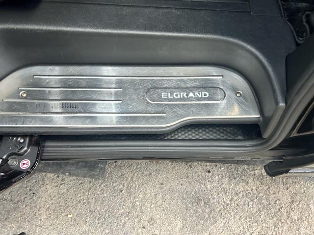 エルグランド ライダー　ブラックライン　黒本革シート　インパルエアロインパルマフラー　Ｗサンルーフ　黒革シート　オーテック　ニスモ１８インチアルミ　ダクトボンネット　フルセグナビＢｌｕｅｔｏｏｔｈバックカメラ　２４カ月点検整備セラミックコーティング施工（70枚目）