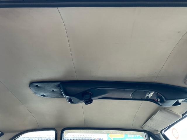 コンテッサ 1300 クーペ 社外アルミ 走行24683Km 8トラ 社外ラジオ 車検整備付 4速ミッション ホワイト PD300(27枚目)