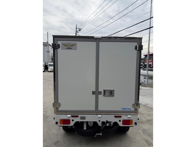 キャリイトラック KCスペシャル 冷凍冷蔵車 特別使用車 自社開発コンテナ 2コンプレッサー マグネットロック 観音開き 軽トラック MT アルミホイール エアコン パワーウィンドウ 運転席エアバッグ 助手席エアバッグ 4WD MT(5枚目)