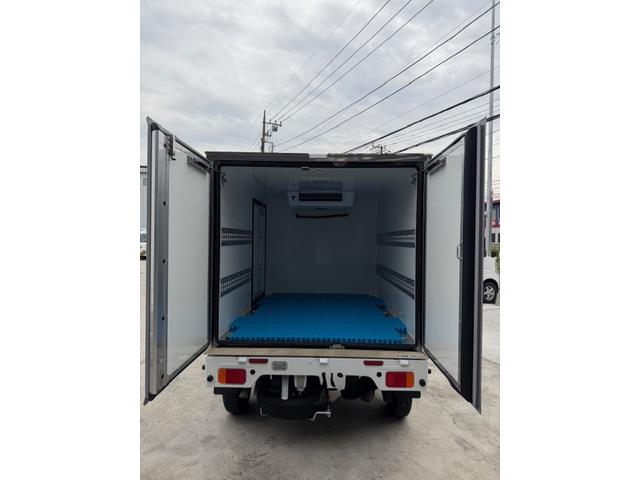 キャリイトラック KCスペシャル 冷凍冷蔵車 特別使用車 自社開発コンテナ 2コンプレッサー マグネットロック 観音開き 軽トラック MT アルミホイール エアコン パワーウィンドウ 運転席エアバッグ 助手席エアバッグ 4WD MT(6枚目)