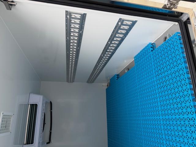 キャリイトラック KCスペシャル 冷凍冷蔵車 特別使用車 自社開発コンテナ 2コンプレッサー マグネットロック 観音開き 軽トラック MT アルミホイール エアコン パワーウィンドウ 運転席エアバッグ 助手席エアバッグ 4WD MT(15枚目)