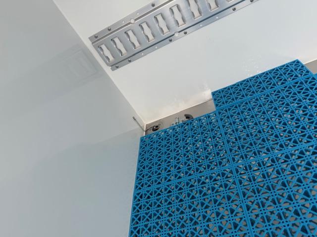 キャリイトラック KCスペシャル 冷凍冷蔵車 特別使用車 自社開発コンテナ 2コンプレッサー マグネットロック 観音開き 軽トラック MT アルミホイール エアコン パワーウィンドウ 運転席エアバッグ 助手席エアバッグ 4WD MT(16枚目)