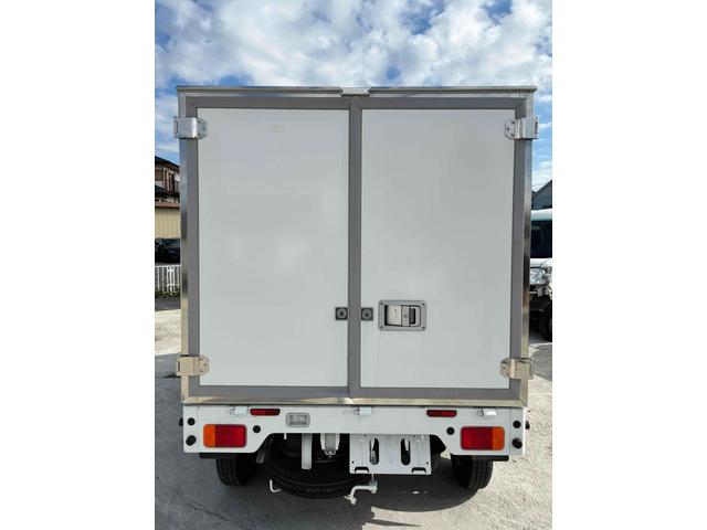 キャリイトラック 　スズキ　冷凍車　冷蔵車　軽冷凍冷蔵車　架装済み　－２５℃対応　サーマルマスター冷凍機　Ｃ＆Ｈ社製コンテナ　４ＷＤ　ＭＴ　観音開き　軽トラック　自社開発コンテナ（2枚目）