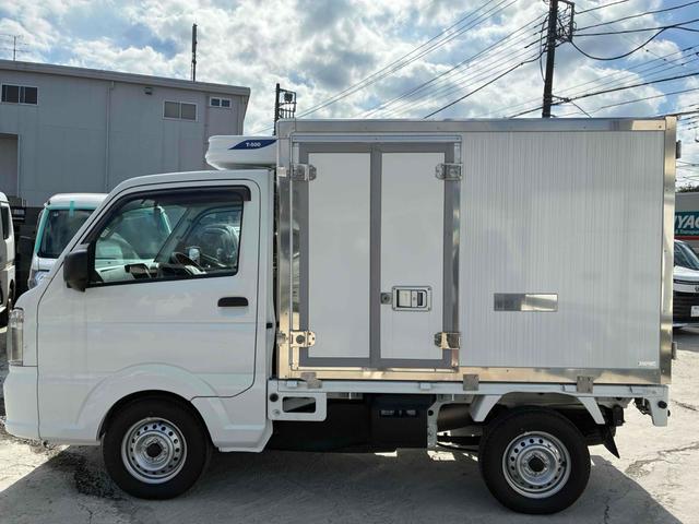 キャリイトラック 　スズキ　冷凍車　冷蔵車　軽冷凍冷蔵車　架装済み　－２５℃対応　サーマルマスター冷凍機　Ｃ＆Ｈ社製コンテナ　４ＷＤ　ＭＴ　観音開き　軽トラック　自社開発コンテナ（4枚目）