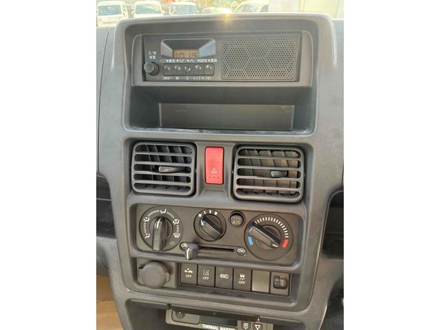 ＮＴ１００クリッパートラック 　ニッサン　冷凍車　冷蔵車　軽冷凍冷蔵車　架装済み　－２５℃対応　サーマルマスター冷凍機　Ｃ＆Ｈ社製コンテナ　４ＷＤ　ＡＴ　観音開き　軽トラック　自社開発コンテナ　シルバー塗替え（7枚目）