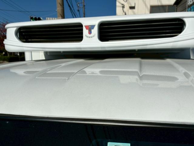 ＮＴ１００クリッパートラック 　ニッサン　冷凍車　冷蔵車　軽冷凍冷蔵車　架装済み　－２５℃対応　サーマルマスター冷凍機　Ｃ＆Ｈ社製コンテナ　４ＷＤ　ＡＴ　観音開き　軽トラック　自社開発コンテナ　シルバー塗替え（22枚目）