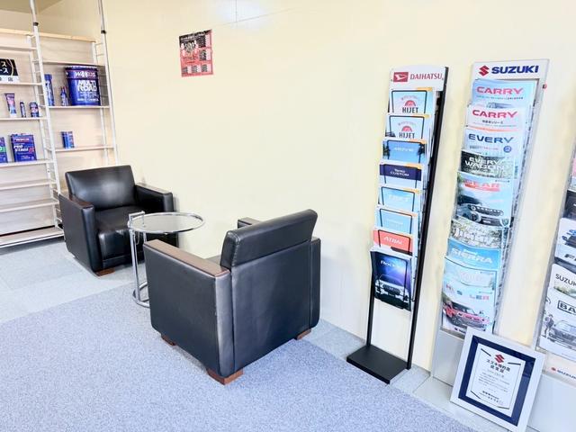 ＮＴ１００クリッパートラック 　ニッサン　冷凍車　冷蔵車　軽冷凍冷蔵車　架装済み　－２５℃対応　サーマルマスター冷凍機　Ｃ＆Ｈ社製コンテナ　４ＷＤ　ＡＴ　観音開き　軽トラック　自社開発コンテナ　シルバー塗替え（26枚目）