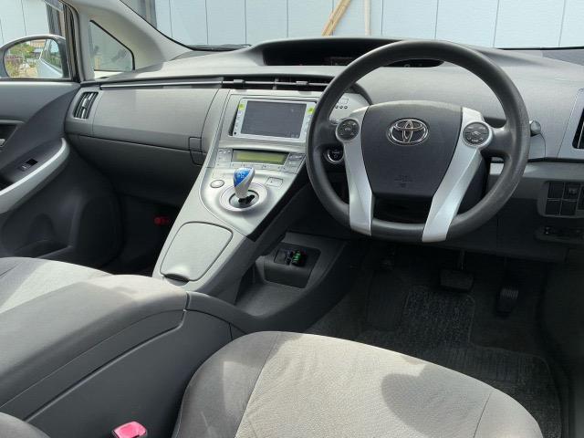 プリウス S フルセグ地デジ Bモニタ- ETC装備 アイドリングストップ搭載 格納ミラー AUTOライト AUTOエアコン サイドエアバッグ パワーステアリング パワーウィンドウ 横スベリ防止 エアB ナビTV(29枚目)