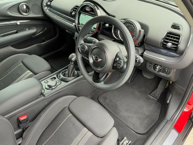 ＭＩＮＩ クーパーＳ　クラブマン　クーパーＳ　クラブマン　ナビ＆ＴＶ　電格ドアミラー　ドラレコ　Ｂモニター　ＥＴＣ付　オートエアコン　ＢＴオーディオ　ターボ　ＡＵＸ　禁煙　キーレス（4枚目）