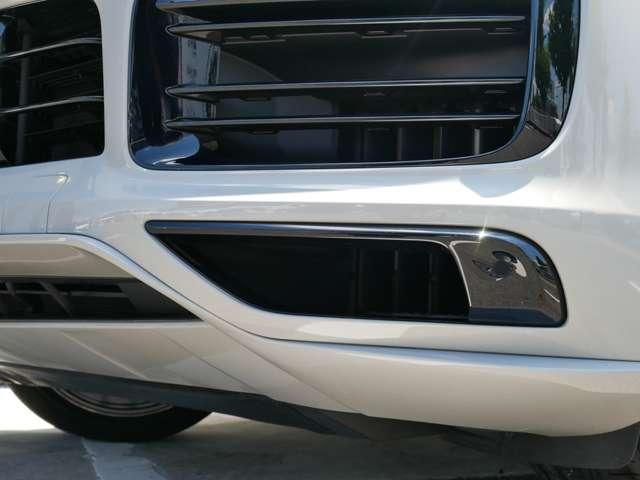 カイエンクーペ プラチナ　エディション　ティプトロニックＳ　リアセンターシー　ターボ　２２インチＡＷ　純正エアサス　ＢＯＳＥ　スポーツテールパイプ　全周囲カメラ　クレストエンボスヘッドレスト　禁煙（10枚目）