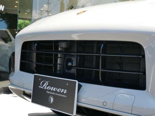 カイエンクーペ プラチナ　エディション　ティプトロニックＳ　リアセンターシー　ターボ　２２インチＡＷ　純正エアサス　ＢＯＳＥ　スポーツテールパイプ　全周囲カメラ　クレストエンボスヘッドレスト　禁煙（11枚目）