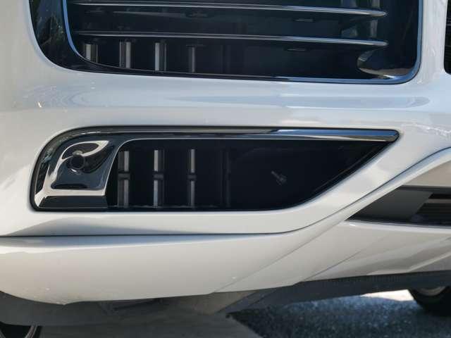 カイエンクーペ プラチナ　エディション　ティプトロニックＳ　リアセンターシー　ターボ　２２インチＡＷ　純正エアサス　ＢＯＳＥ　スポーツテールパイプ　全周囲カメラ　クレストエンボスヘッドレスト　禁煙（14枚目）