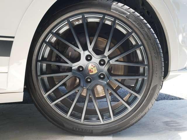 カイエンクーペ プラチナ　エディション　ティプトロニックＳ　リアセンターシー　ターボ　２２インチＡＷ　純正エアサス　ＢＯＳＥ　スポーツテールパイプ　全周囲カメラ　クレストエンボスヘッドレスト　禁煙（19枚目）