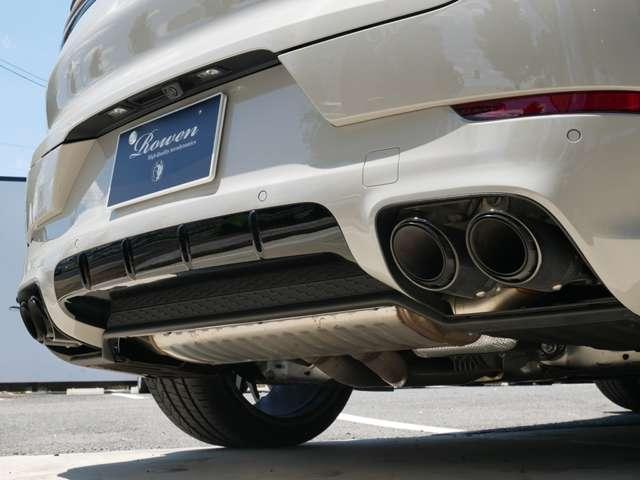 カイエンクーペ プラチナ　エディション　ティプトロニックＳ　リアセンターシー　ターボ　２２インチＡＷ　純正エアサス　ＢＯＳＥ　スポーツテールパイプ　全周囲カメラ　クレストエンボスヘッドレスト　禁煙（26枚目）