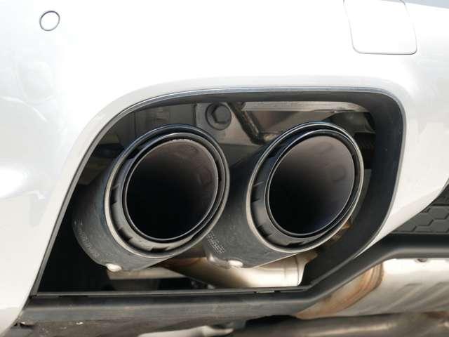 カイエンクーペ プラチナ　エディション　ティプトロニックＳ　リアセンターシー　ターボ　２２インチＡＷ　純正エアサス　ＢＯＳＥ　スポーツテールパイプ　全周囲カメラ　クレストエンボスヘッドレスト　禁煙（33枚目）