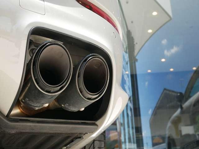 カイエンクーペ プラチナ　エディション　ティプトロニックＳ　リアセンターシー　ターボ　２２インチＡＷ　純正エアサス　ＢＯＳＥ　スポーツテールパイプ　全周囲カメラ　クレストエンボスヘッドレスト　禁煙（34枚目）