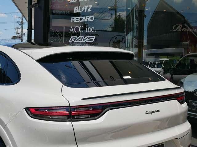 カイエンクーペ プラチナ　エディション　ティプトロニックＳ　リアセンターシー　ターボ　２２インチＡＷ　純正エアサス　ＢＯＳＥ　スポーツテールパイプ　全周囲カメラ　クレストエンボスヘッドレスト　禁煙（36枚目）