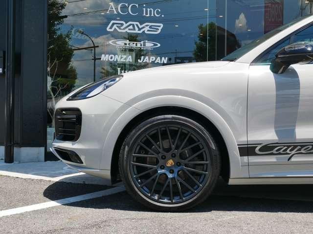 カイエンクーペ プラチナ　エディション　ティプトロニックＳ　リアセンターシー　ターボ　２２インチＡＷ　純正エアサス　ＢＯＳＥ　スポーツテールパイプ　全周囲カメラ　クレストエンボスヘッドレスト　禁煙（39枚目）