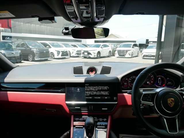 カイエンクーペ プラチナ　エディション　ティプトロニックＳ　リアセンターシー　ターボ　２２インチＡＷ　純正エアサス　ＢＯＳＥ　スポーツテールパイプ　全周囲カメラ　クレストエンボスヘッドレスト　禁煙（45枚目）