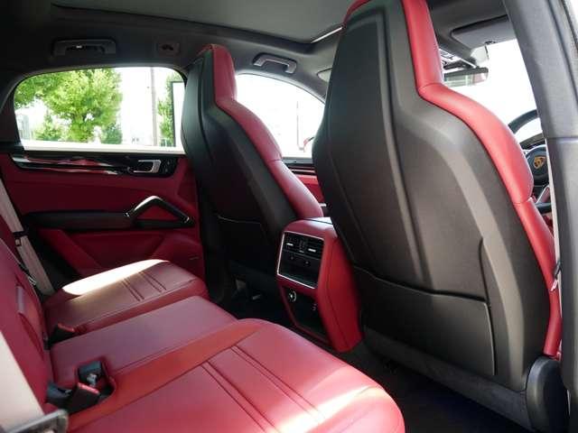 カイエンクーペ プラチナ　エディション　ティプトロニックＳ　リアセンターシー　ターボ　２２インチＡＷ　純正エアサス　ＢＯＳＥ　スポーツテールパイプ　全周囲カメラ　クレストエンボスヘッドレスト　禁煙（50枚目）