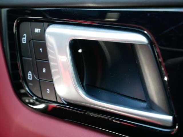 カイエンクーペ プラチナ　エディション　ティプトロニックＳ　リアセンターシー　ターボ　２２インチＡＷ　純正エアサス　ＢＯＳＥ　スポーツテールパイプ　全周囲カメラ　クレストエンボスヘッドレスト　禁煙（51枚目）