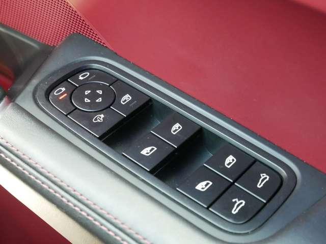 カイエンクーペ プラチナ　エディション　ティプトロニックＳ　リアセンターシー　ターボ　２２インチＡＷ　純正エアサス　ＢＯＳＥ　スポーツテールパイプ　全周囲カメラ　クレストエンボスヘッドレスト　禁煙（52枚目）