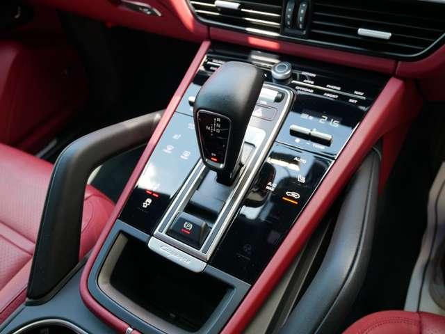 カイエンクーペ プラチナ　エディション　ティプトロニックＳ　リアセンターシー　ターボ　２２インチＡＷ　純正エアサス　ＢＯＳＥ　スポーツテールパイプ　全周囲カメラ　クレストエンボスヘッドレスト　禁煙（56枚目）