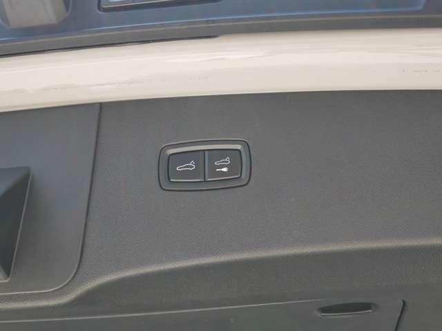 カイエンクーペ プラチナ　エディション　ティプトロニックＳ　リアセンターシー　ターボ　２２インチＡＷ　純正エアサス　ＢＯＳＥ　スポーツテールパイプ　全周囲カメラ　クレストエンボスヘッドレスト　禁煙（77枚目）