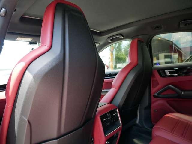 カイエンクーペ プラチナ　エディション　ティプトロニックＳ　リアセンターシー　ターボ　２２インチＡＷ　純正エアサス　ＢＯＳＥ　スポーツテールパイプ　全周囲カメラ　クレストエンボスヘッドレスト　禁煙（79枚目）