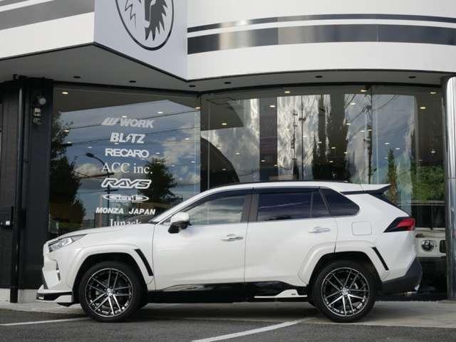 ＲＡＶ４ 　Ｒｏｗｅｎエアロ　Ｒｏｗｅｎ２０　ＡＷ　禁煙　パノラマルーフ　ＴＲＤオーバーフェンダー　社外リアウイング　寒冷地仕様　純正９型ＳＤナビ　ドラレコ　ＬＥＤルームランプ　シートヒーター追加カスタムオーダー（3枚目）