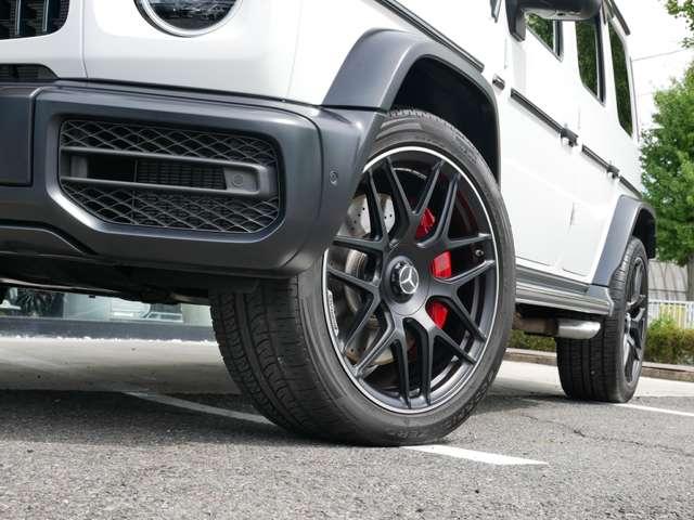 Ｇクラス Ｇ６３　マグノヒーローエディション　左Ｈ１８０台限定車　ＡＭＧナイトパッケージマグノ　ＡＭＧナイトパッケージＩＩ　ＡＭＧ２２インチＡＷ　プラチナホワイトインテリア　チェリーウッドフロア　正規ディーラー車　禁煙　純正ラゲージマット　保証書（13枚目）