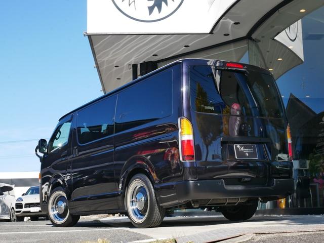 ハイエースバン スーパーＧＬ　ダークプライムＩＩ　ＦＬＥＸ　ＲｅＣｌａｓｓｉｃフェイス　ＣｌａｓｓｉｃＬＥＤテール　ベッドキット　１６インチＣｌａｓｓｉｃホイール　パノラミックビュー　純正７型ナビ　フルセグＴＶ　Ｔセーフティ　エンジンカバー　禁煙（14枚目）