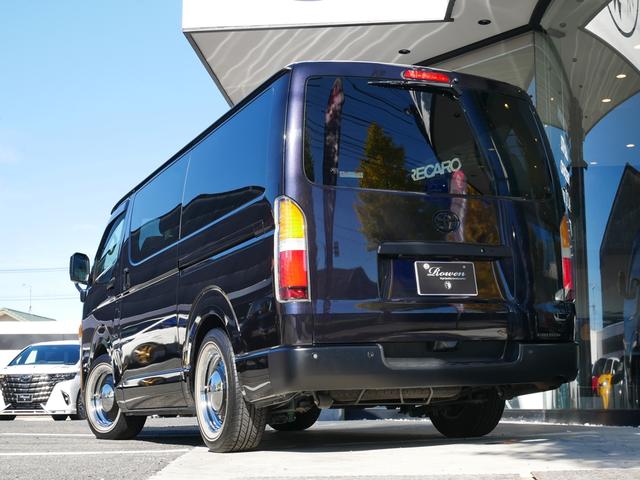 ハイエースバン スーパーＧＬ　ダークプライムＩＩ　ＦＬＥＸ　ＲｅＣｌａｓｓｉｃフェイス　ＣｌａｓｓｉｃＬＥＤテール　ベッドキット　１６インチＣｌａｓｓｉｃホイール　パノラミックビュー　純正７型ナビ　フルセグＴＶ　Ｔセーフティ　エンジンカバー　禁煙（15枚目）