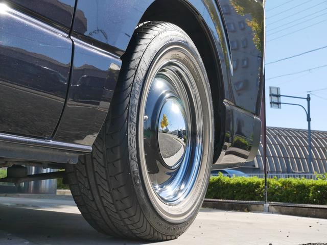 ハイエースバン スーパーＧＬ　ダークプライムＩＩ　ＦＬＥＸ　ＲｅＣｌａｓｓｉｃフェイス　ＣｌａｓｓｉｃＬＥＤテール　ベッドキット　１６インチＣｌａｓｓｉｃホイール　パノラミックビュー　純正７型ナビ　フルセグＴＶ　Ｔセーフティ　エンジンカバー　禁煙（27枚目）