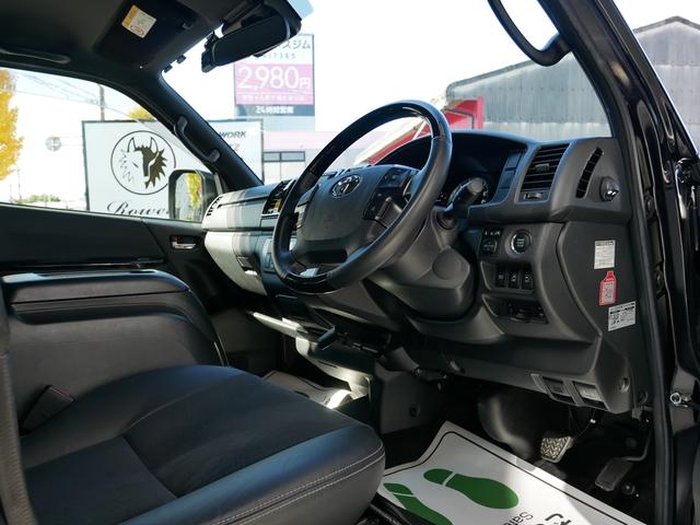 ハイエースバン スーパーＧＬ　ダークプライムＩＩ　ＦＬＥＸ　ＲｅＣｌａｓｓｉｃフェイス　ＣｌａｓｓｉｃＬＥＤテール　ベッドキット　１６インチＣｌａｓｓｉｃホイール　パノラミックビュー　純正７型ナビ　フルセグＴＶ　Ｔセーフティ　エンジンカバー　禁煙（33枚目）